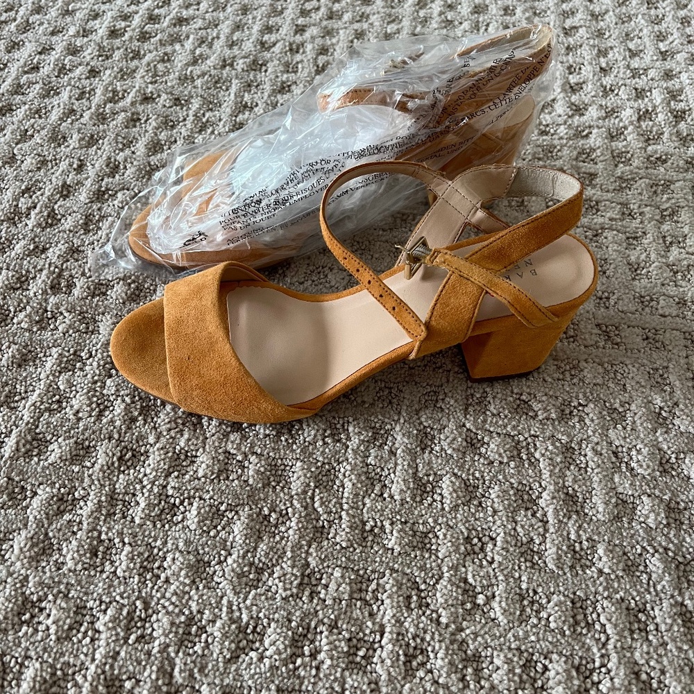New in box Barney’s yellow suede heeled sandals size 39